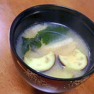 茄子とわかめと油揚げのお味噌汁